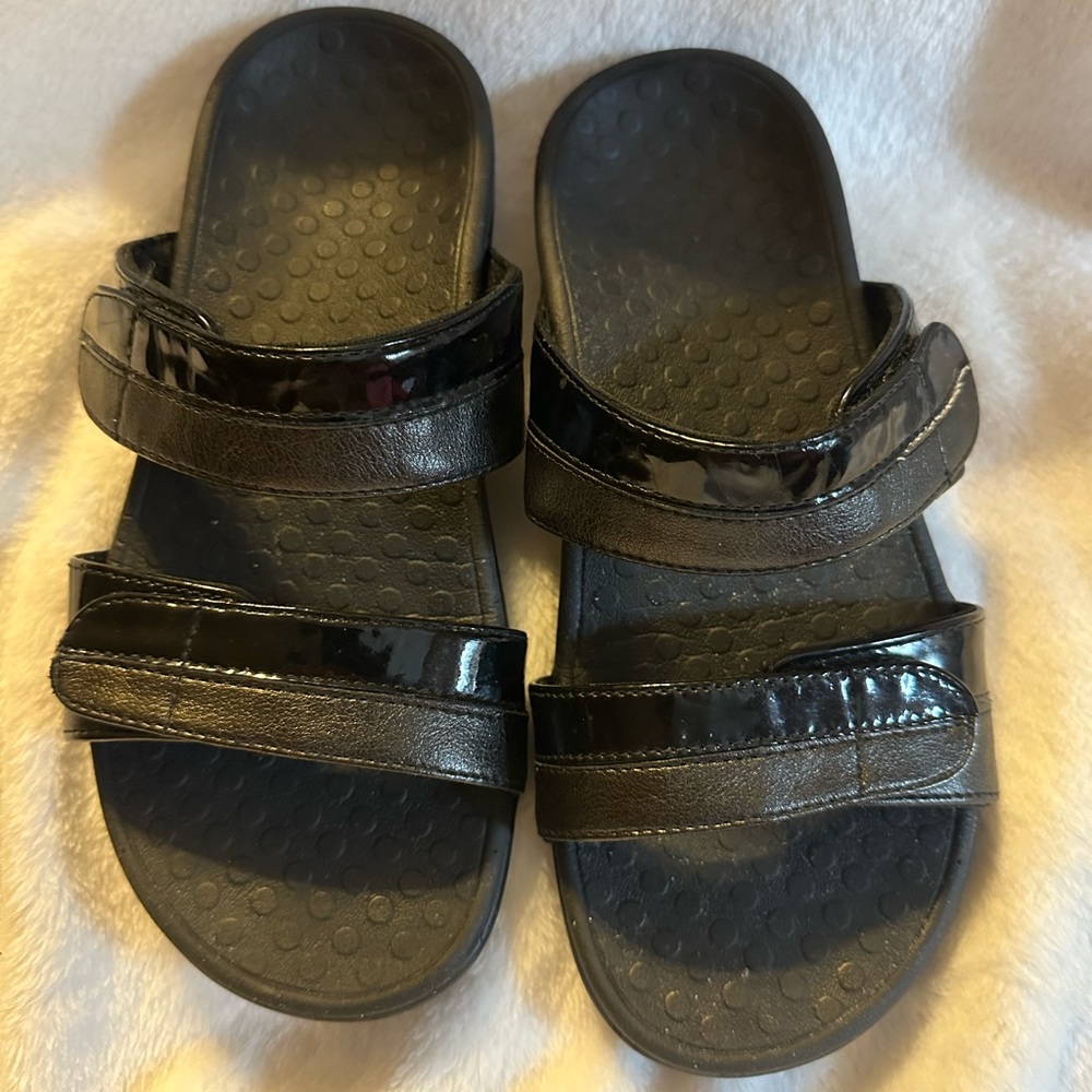 GUC Vionic sandals. Size 5 womens.